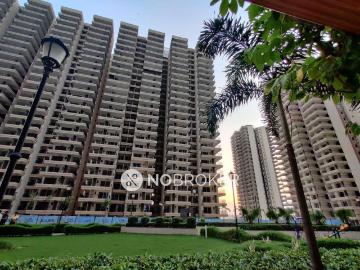 2 BHK Flat In Gaur Yamuna City 32nd Park View for Rent In S