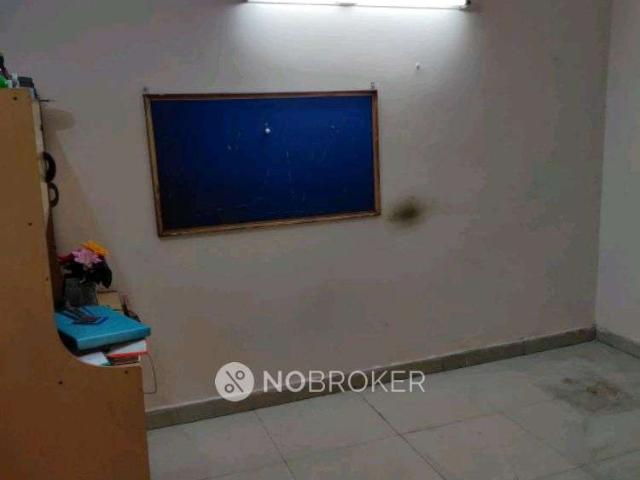2 BHK Flat In Ghalib Apartments, Parwana Road, Pitampura for Rent In Pushpanjali Enclave, Pitampura