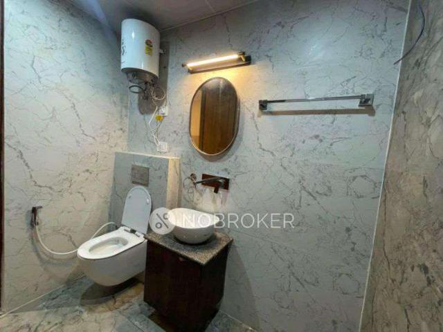 2 BHK Flat In Golden Gate for Rent In Nsez Metro Station Nmrc