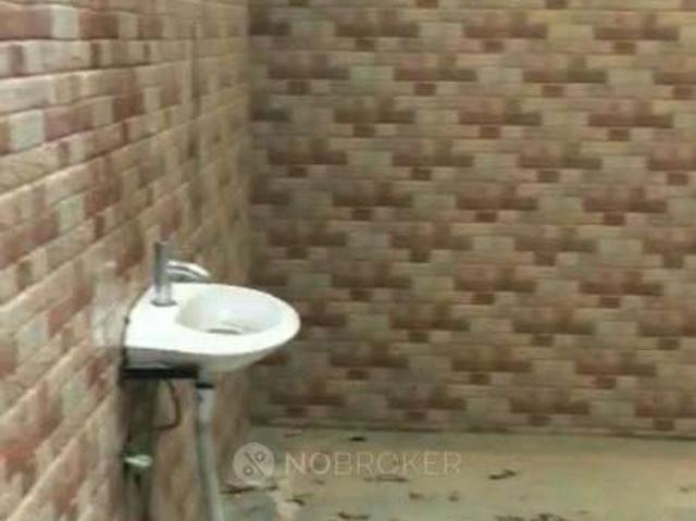 2 BHK Flat In House No. 20 for Rent In D 19, South City 2, G