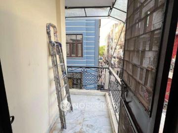 Flat for sale in Indira Enclave - Balcony
