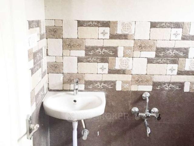 2 BHK Flat In Kausri Apartments for Lease In Wilson Garden