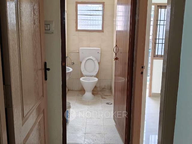 2 BHK Flat In Komal Nivas For Sale In Brindha Theatre