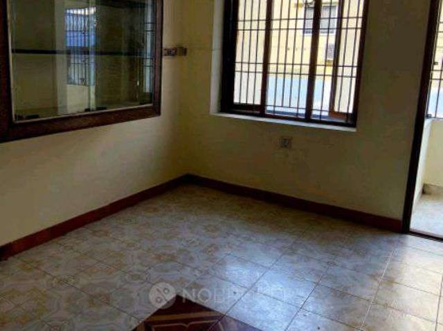 2 BHK Flat In Paravatham Sabarish Apartment for Rent In Vij