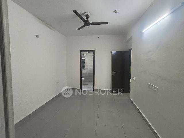 2 BHK Flat In, Pinnacle Tower For Sale In Pinnacle Tower