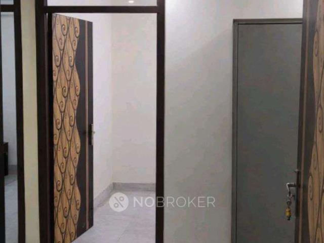 2 BHK Flat In Rwa Amritpuri for Rent In Garhi