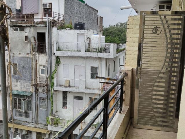 2 BHK Flat In Rwa Dayanand Colony, Lajpat Nagar For Sale In East Of Kailash
