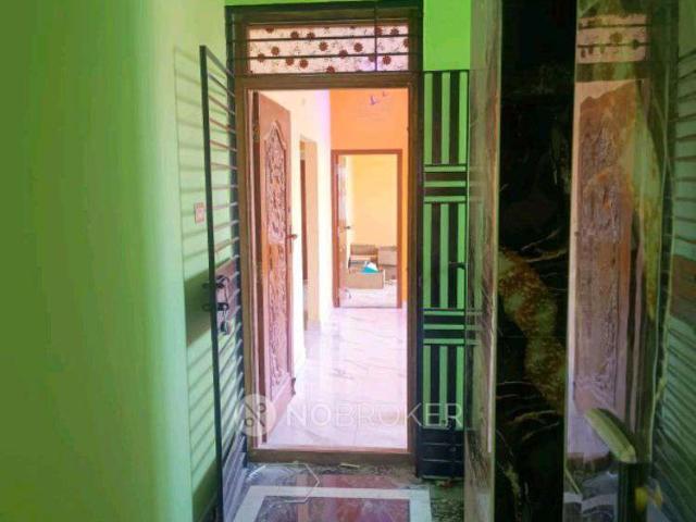 2 BHK Flat In Ram Nagar South Extension for Rent In Madipak