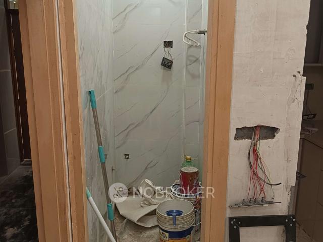 2 BHK Flat In Royal Heights 2 For Sale In New Delhi, dwark Mor