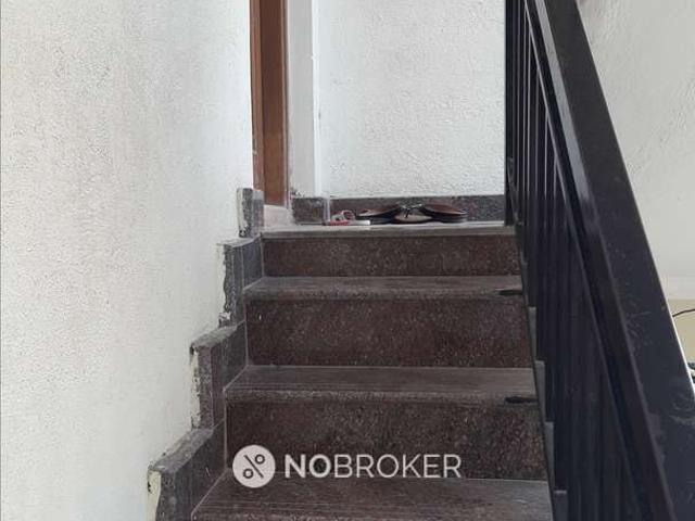 2 BHK Flat In Standalone Building for Lease In Adugodi