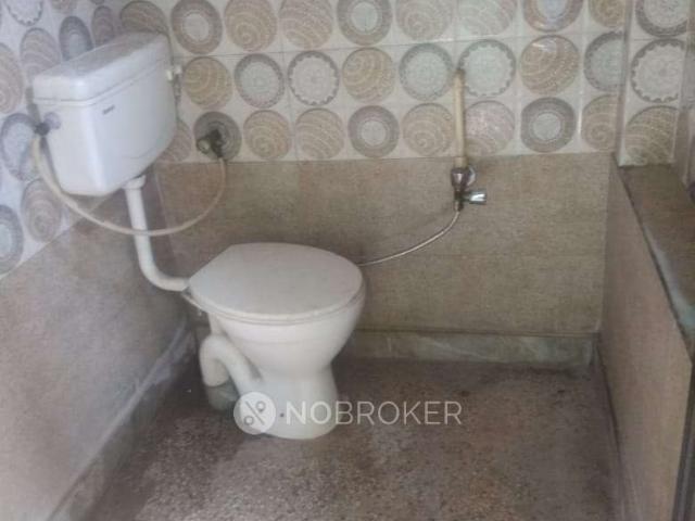 2 BHK Flat In Standalone Building for Rent In Mayur Vihar