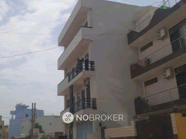 2 BHK Flat In Standalone Building for Rent In Sector 34