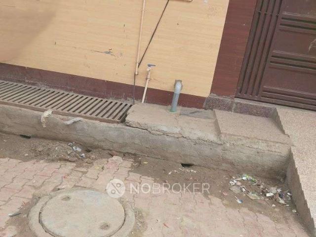 2 BHK Flat In Standalone Building for Rent In Sector 62