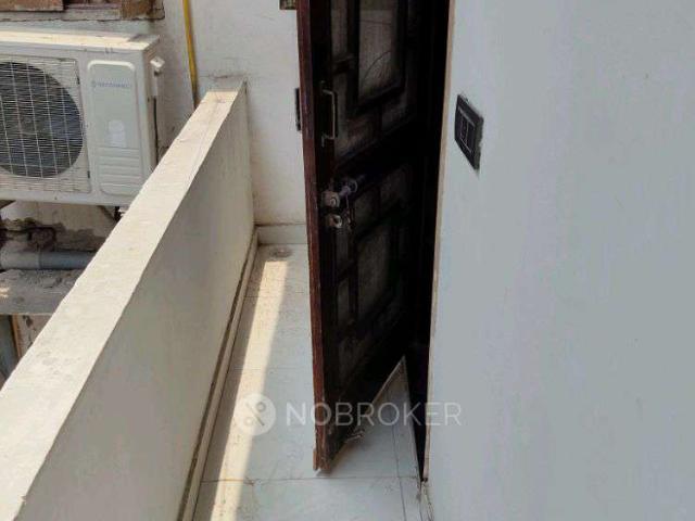 2 BHK Flat In Standalone Building for Rent In Sector 63 A