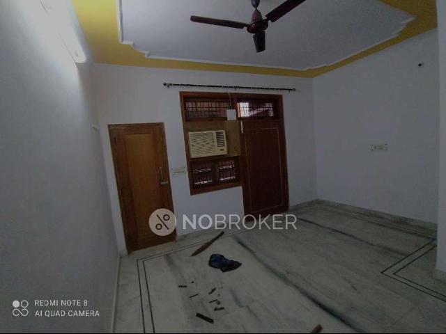 2 BHK Flat In Standalone Building for Rent In Shakarpur