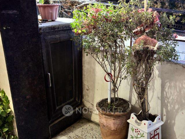 2 BHK Flat In Standalone Building for Rent In Pitam Pura