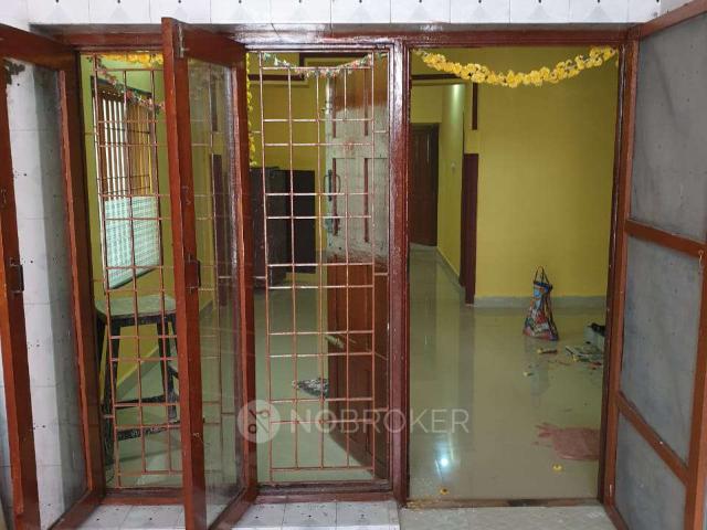 2 BHK Flat In Standalone Building for Rent In Velachery