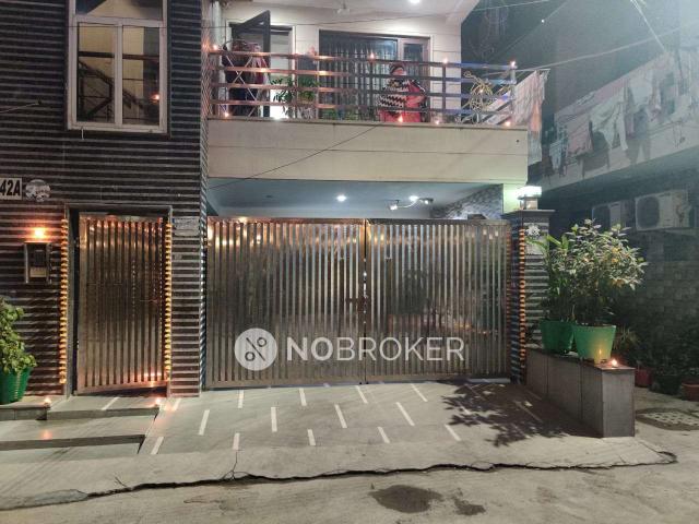 2 BHK Flat In Standalone Building for Rent In Vikaspuri
