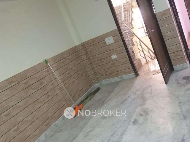 2 BHK Flat In Standalone Building For Sale In Sarai Rohilla