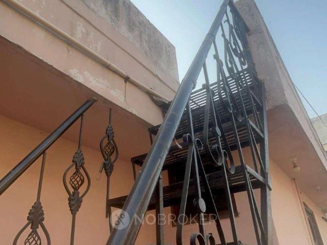 2 BHK Flat In Standalone Building For Sale In Shalimar Bagh