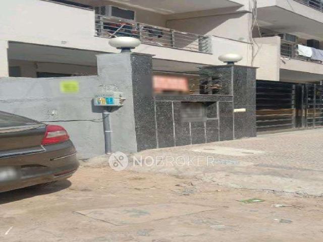 2 BHK Flat In Standalone Builidng for Rent In Sector 28