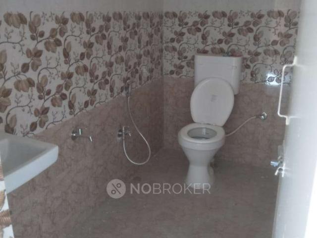 2 BHK Flat In Standalonebuilding for Lease In Chickpet