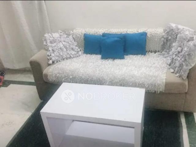 2 BHK Flat In Standalonebuilding for Rent In Laxmi Nagar