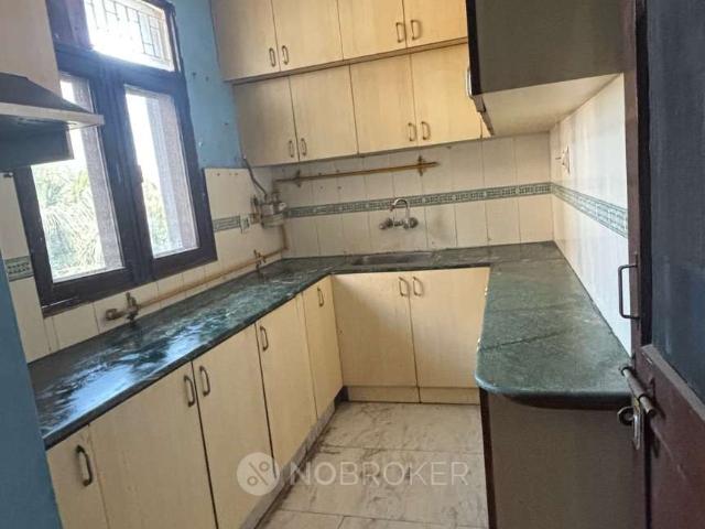2 BHK Flat In State Bank Apartment, Sector 46 for Rent In Sector 46