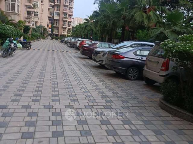 2 BHK Flat In Supertech Livingston for Rent In Crossings Re