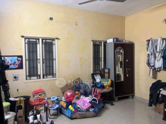 2 BHK Flat In Safaire Building For Sale In Pallikaranai