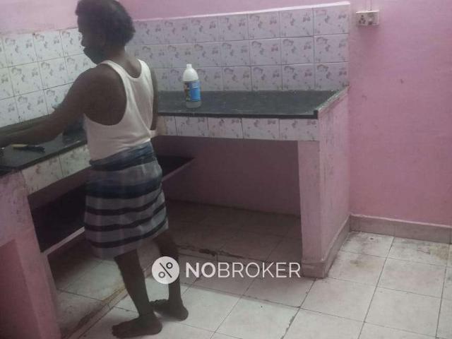 2 BHK Flat In Salim Apartment For Sale In Swarnambigai Nagar, Virugambakkam