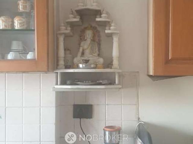 2 BHK Flat In Sarita Building, Bandra West for Rent In Band