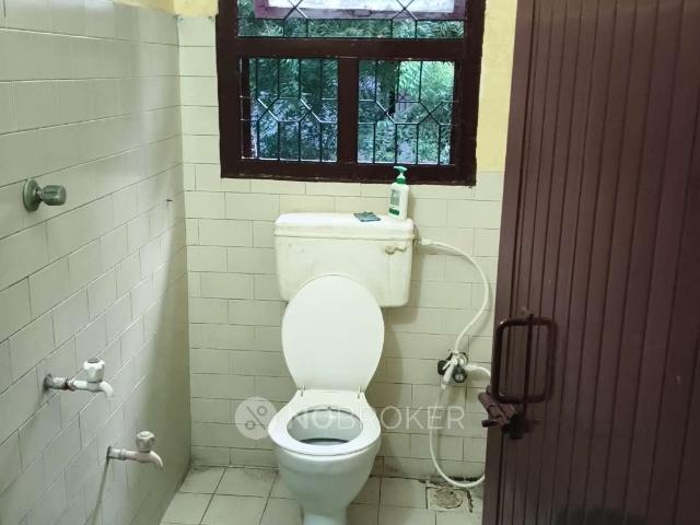 2 BHK Flat In Seaview Apartments for Rent In 1st Seaward Road