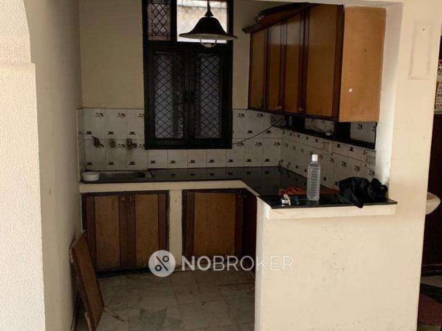 2 BHK Flat In Shakti Khand 3, indirapuram for Rent In Indira
