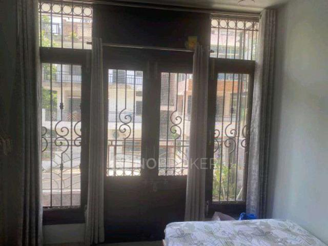 2 BHK Flat In Shivam Enclave for Rent In Vishwas Nagar
