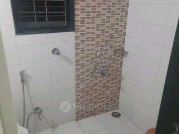 Flat to rent in Gulmohar Colony Pune - Parking
