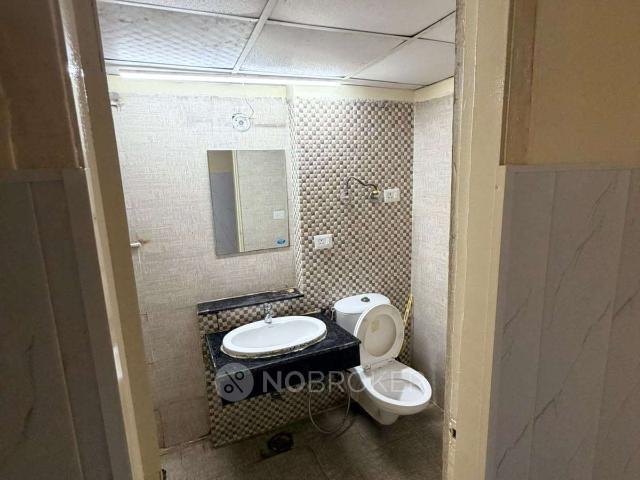 2 BHK Flat In Shri Radha Sky Gardens for Rent In Sector 16b
