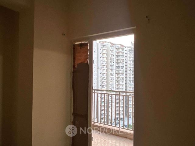 2 BHK Flat In Shri Radha Sky Gardens for Rent In Sector 16b