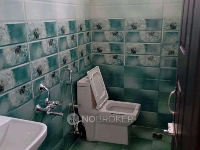 2 BHK Flat In Sri Builders for Rent In Thorapakkamm, Perung