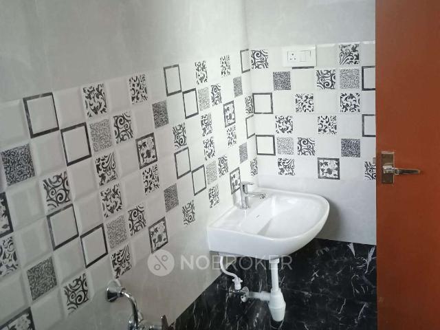 2 BHK Flat In Sri Kumara Krupaa for Rent In Medavakkam