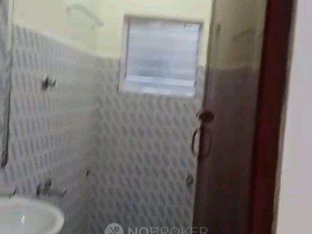 2 BHK Flat In Sri Narayana Apartment Virugambakkam for Leas