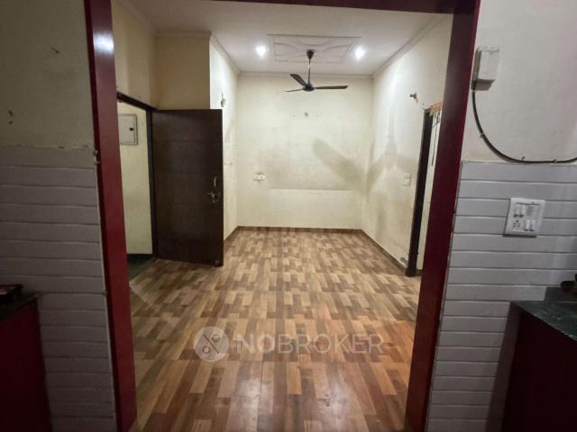 2 BHK Flat In Teachers Colony Pratap Vihar, Ghaziabad for Re