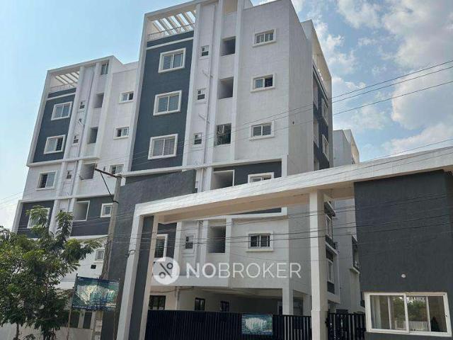 2 BHK Flat In Vedhati Mansion for Rent In Yarragadda