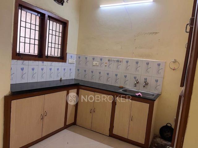 2 BHK Flat In Vijayakamalam Apartment, Virugambakkam For Sal