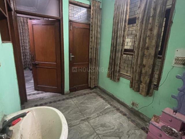 2 BHK Independent Builder Floor in Mukherjee Nagar for rent New Delhi. The reference number is 19821937