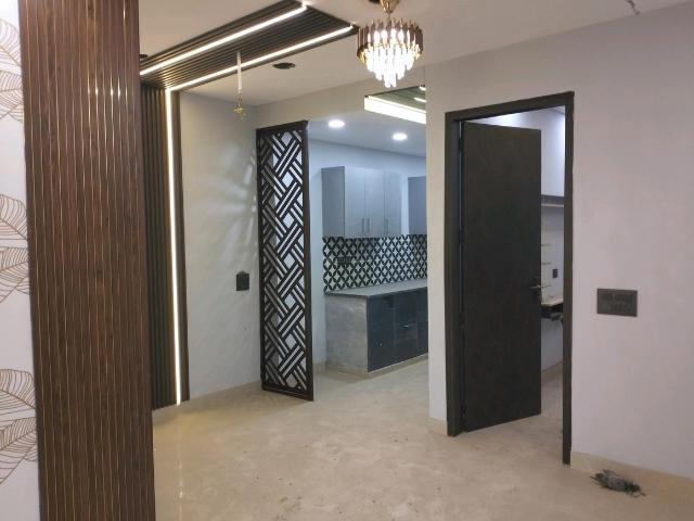 2 BHK Independent Builder Floor in Mukherjee Nagar for resale New Delhi. The reference number is 19638735