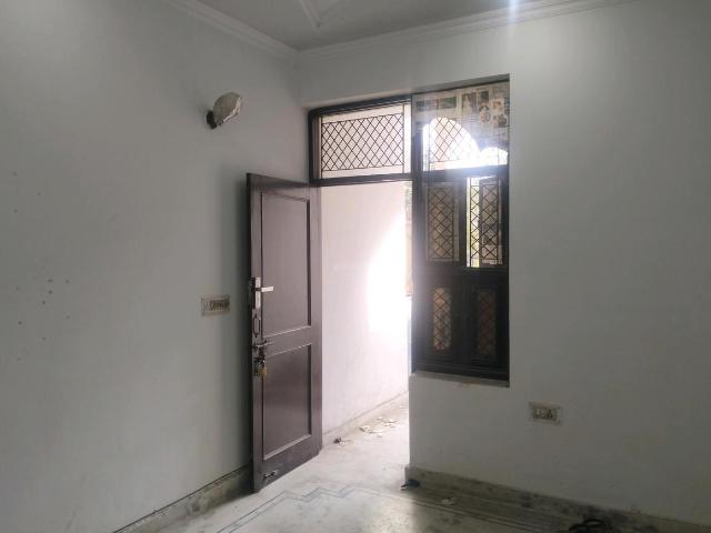 2 BHK Independent Builder Floor in Mukherjee Nagar for resale New Delhi. The reference number is 19638951