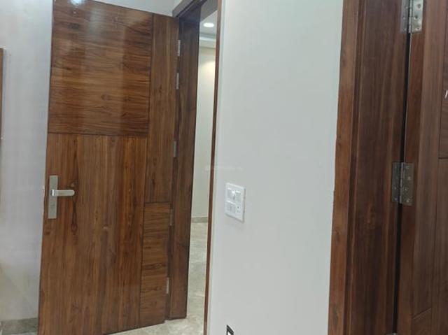 2 BHK Independent Builder Floor in Mukherjee Nagar for resale New Delhi. The reference number is 20135558