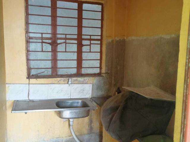 2 BHK Independent Builder Floor in Machuabazar for rent Kolkata. The reference number is 11704005
