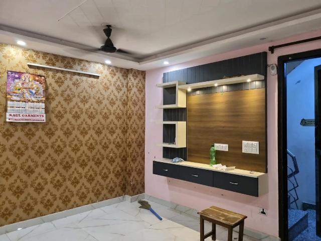 2 BHK Independent Builder Floor in Mahavir Enclave for resale New Delhi. The reference number is 20185481